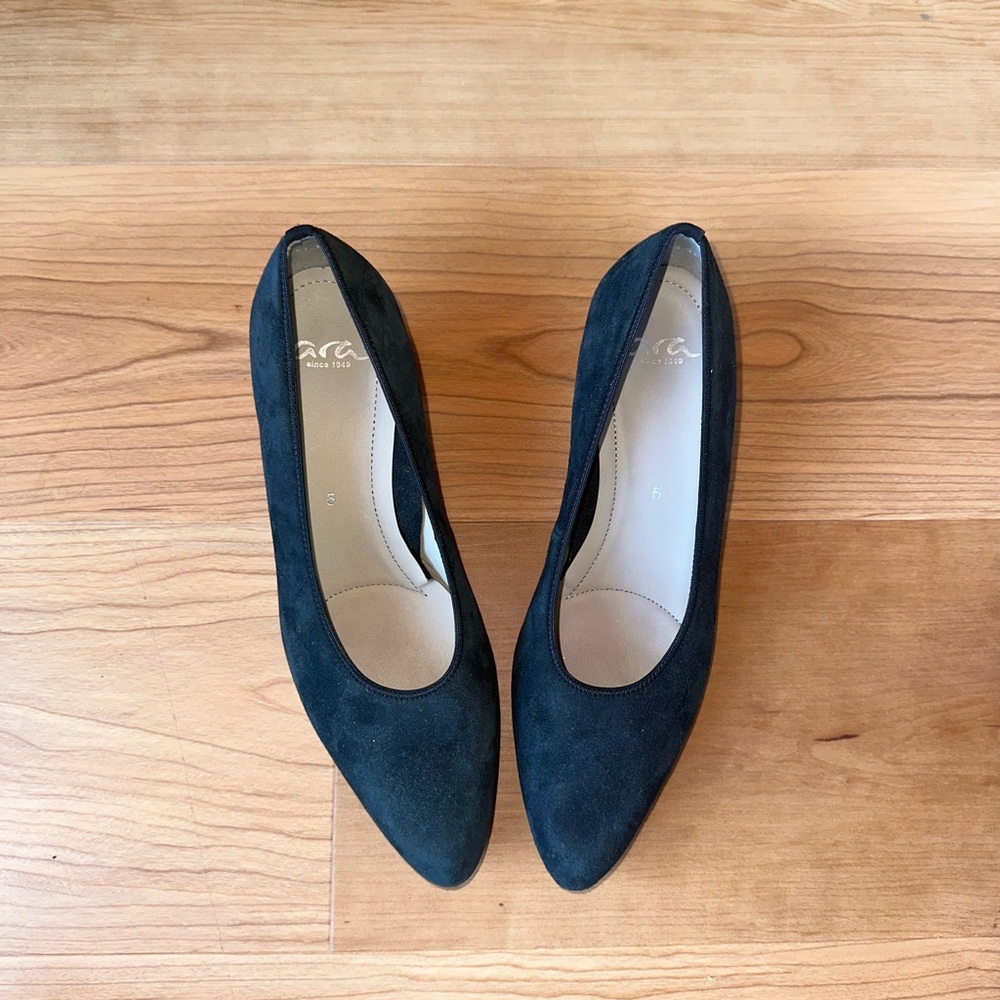Ara ‘Luftpolster’ Black Suede Low Heel Pumps